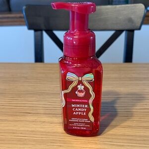 Bath & Body Works Gentle Foaming Hand Soap. Winter Candy Apple.